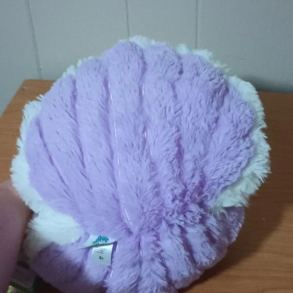 Squishable Clamshell with Pearl - Picture 2 of 6